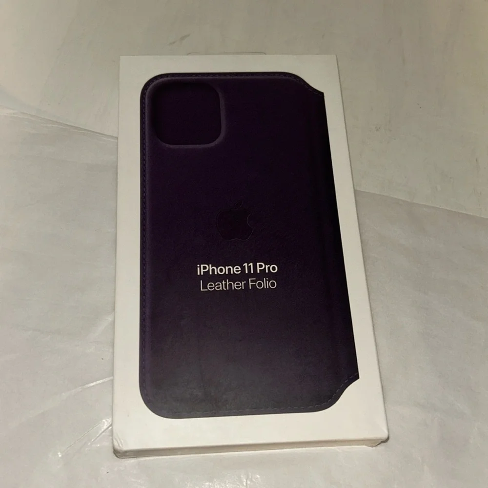 Apple Leather Folio Snap Case Cover For iPhone 11 Pro - Aubergine NEW IN BOX